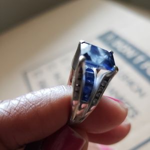 Tanzanite and diamond ring